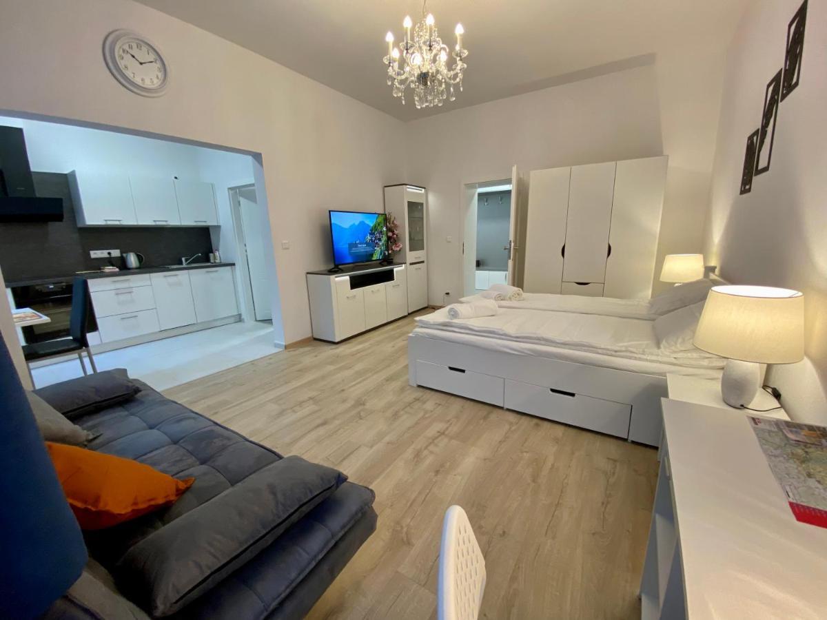 Top Class Apartments In Carlsbad การ์โลวีวารี ภายนอก รูปภาพ