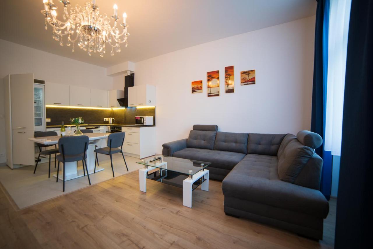 Top Class Apartments In Carlsbad การ์โลวีวารี ภายนอก รูปภาพ