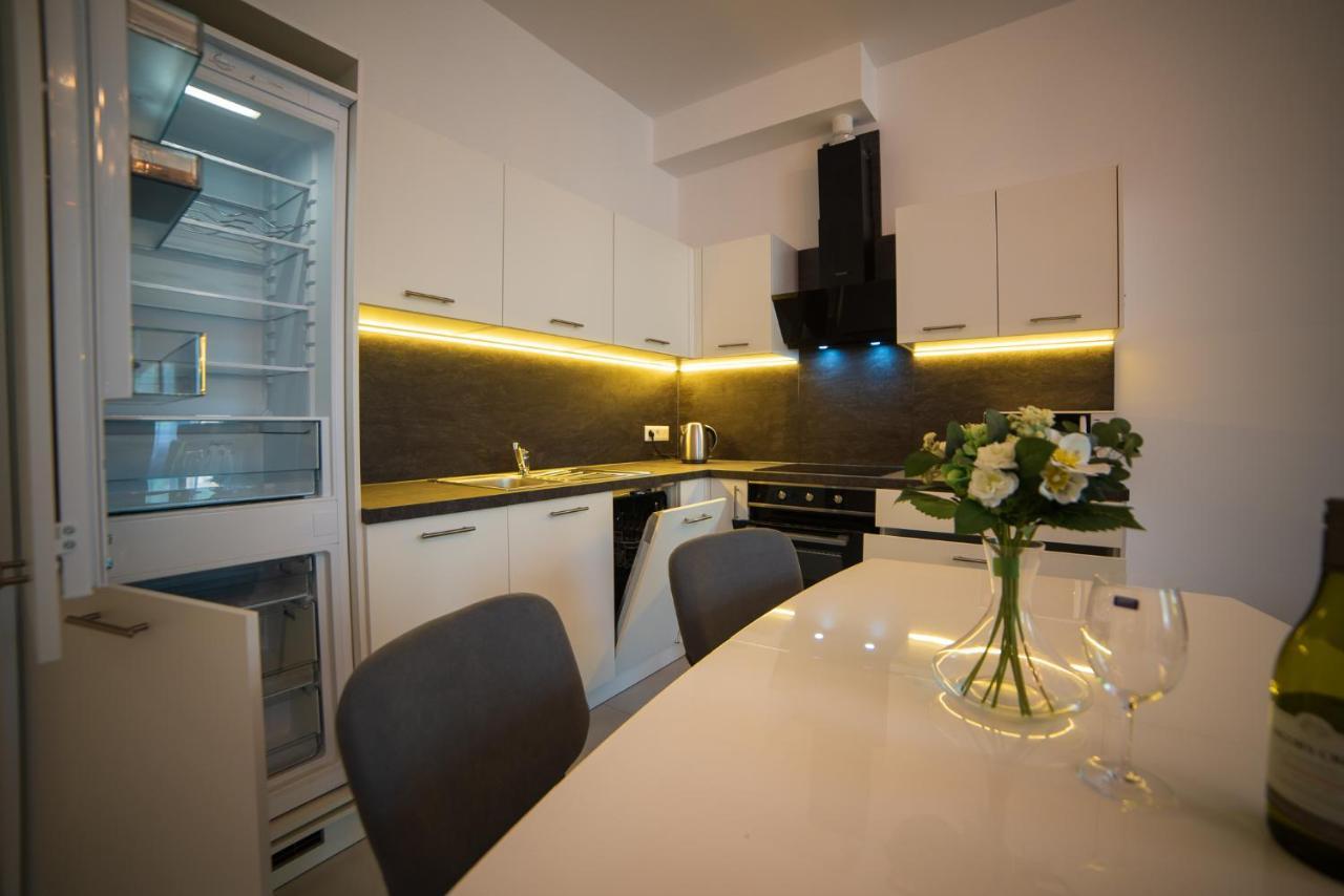 Top Class Apartments In Carlsbad การ์โลวีวารี ภายนอก รูปภาพ