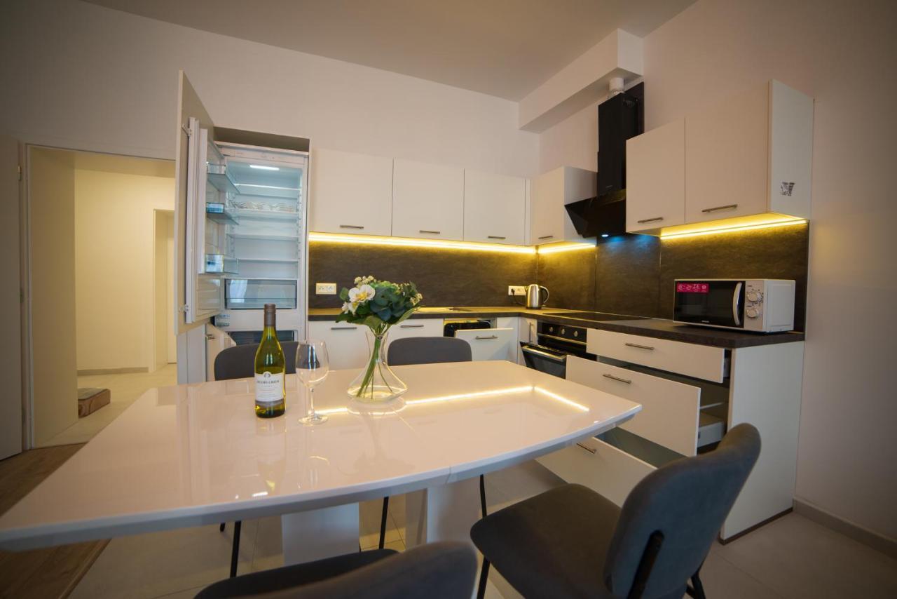 Top Class Apartments In Carlsbad การ์โลวีวารี ภายนอก รูปภาพ