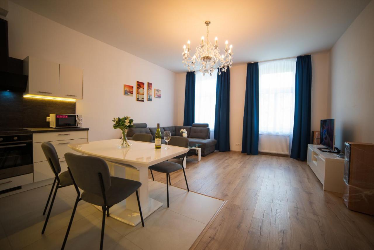 Top Class Apartments In Carlsbad การ์โลวีวารี ภายนอก รูปภาพ