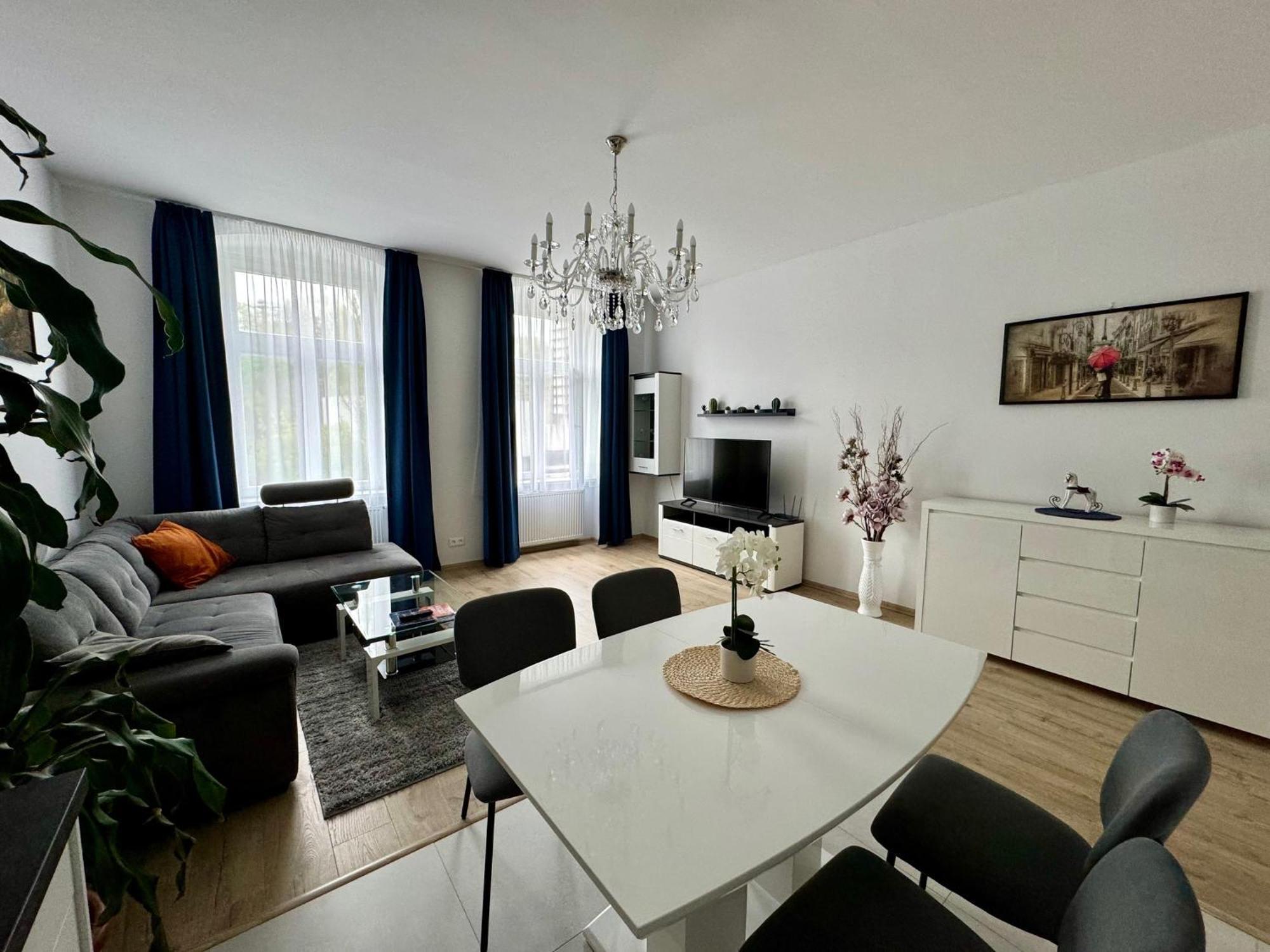 Top Class Apartments In Carlsbad การ์โลวีวารี ภายนอก รูปภาพ